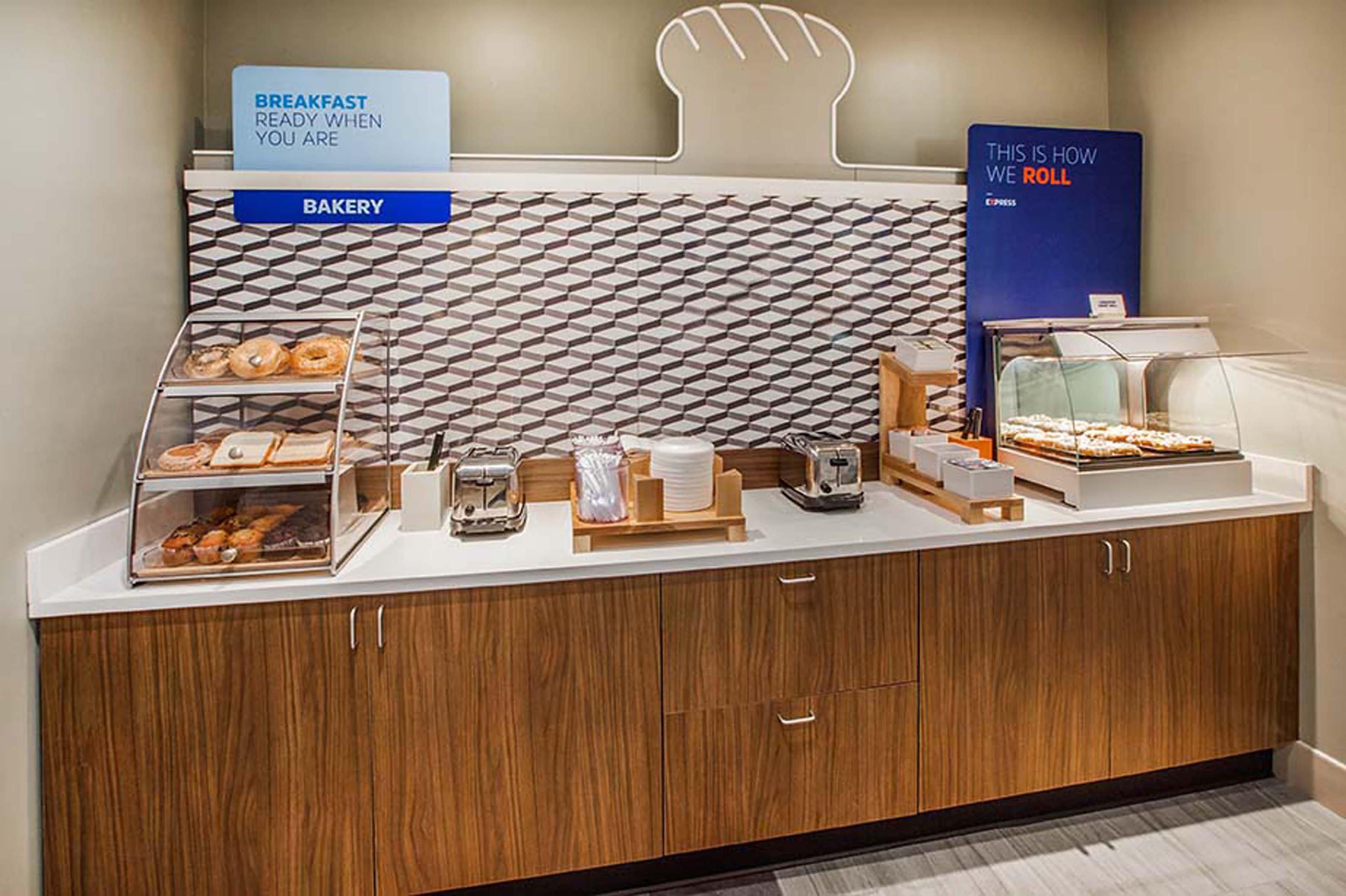 Holiday Inn Express & Suites Alexandria - Fort Belvoir By Ihg Экстерьер фото