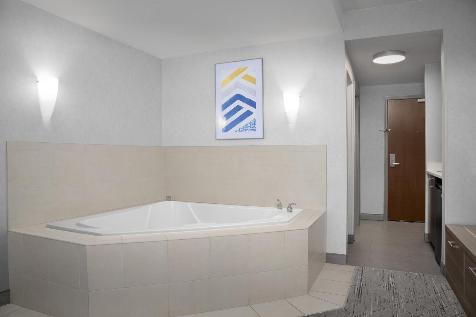 Holiday Inn Express & Suites Alexandria - Fort Belvoir By Ihg Экстерьер фото