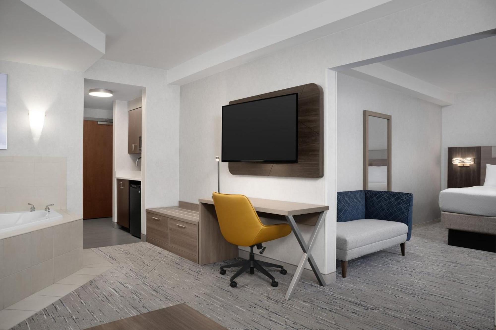Holiday Inn Express & Suites Alexandria - Fort Belvoir By Ihg Экстерьер фото