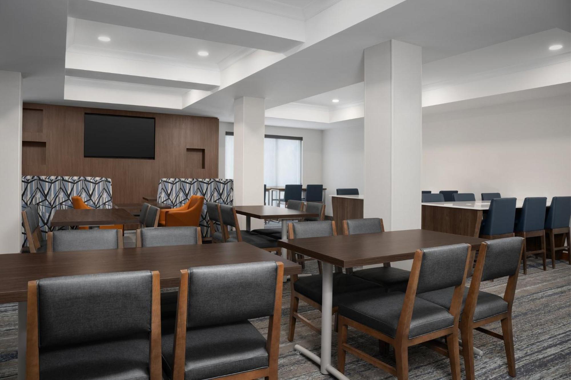 Holiday Inn Express & Suites Alexandria - Fort Belvoir By Ihg Экстерьер фото