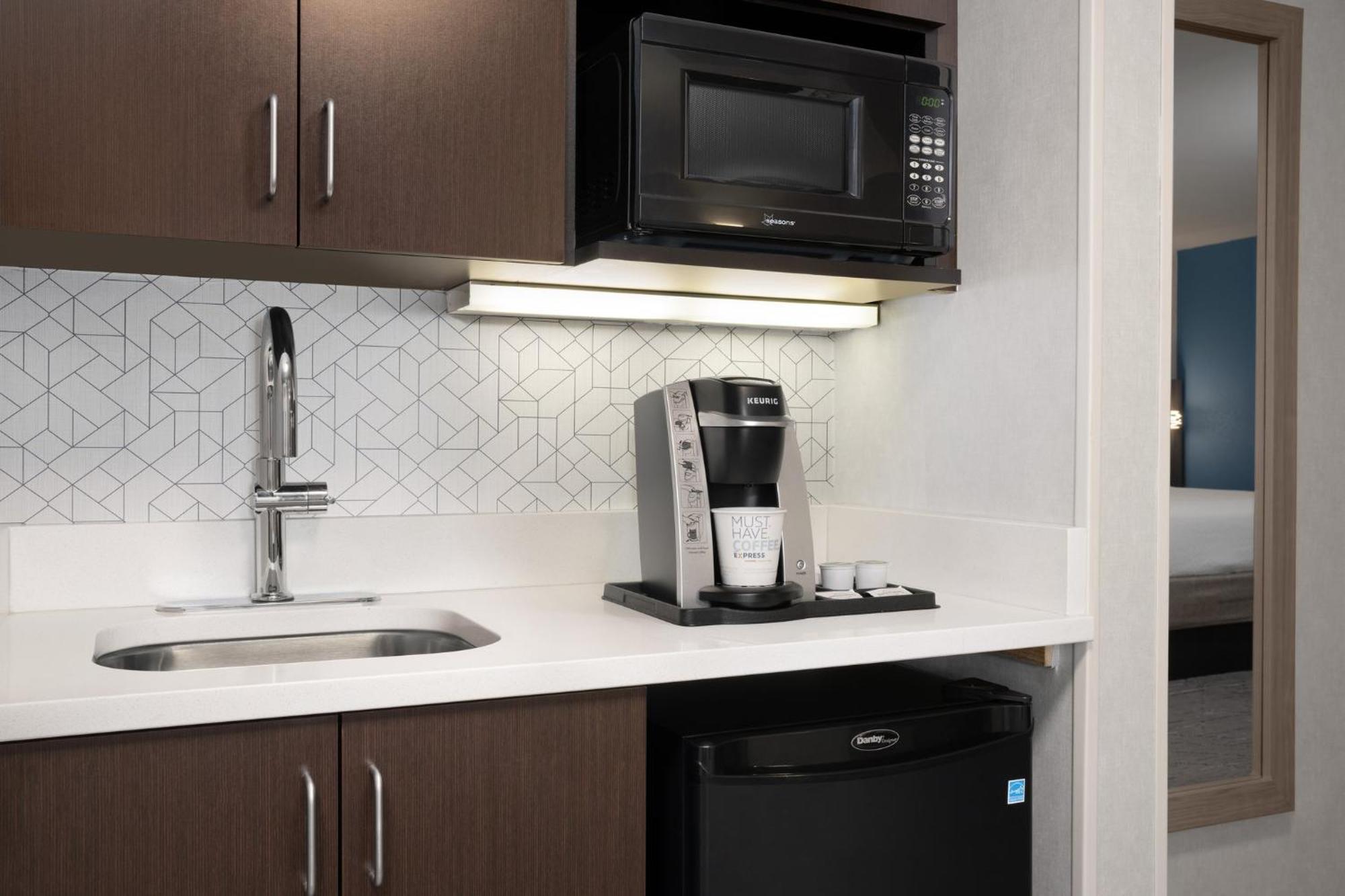 Holiday Inn Express & Suites Alexandria - Fort Belvoir By Ihg Экстерьер фото